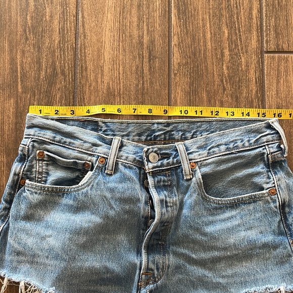 Levi’s Denim Cutoff Shorts - Picture 6 of 9